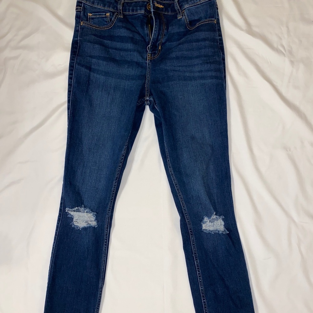 Hollister Skinny Jeans with holes/rips in the knee